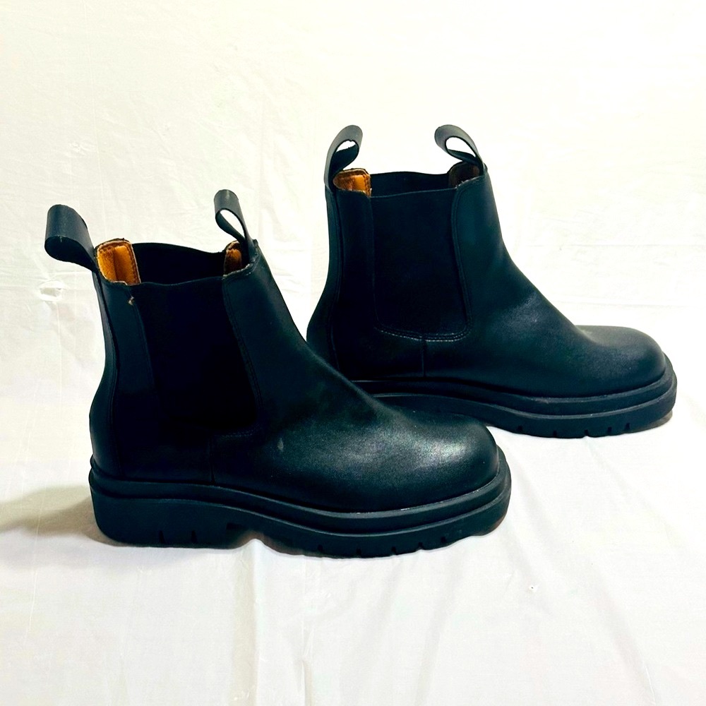 H & M black platform Chelsea boots /Womens//Size Euro 39 US 8